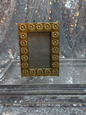 2x3 gold flower frame